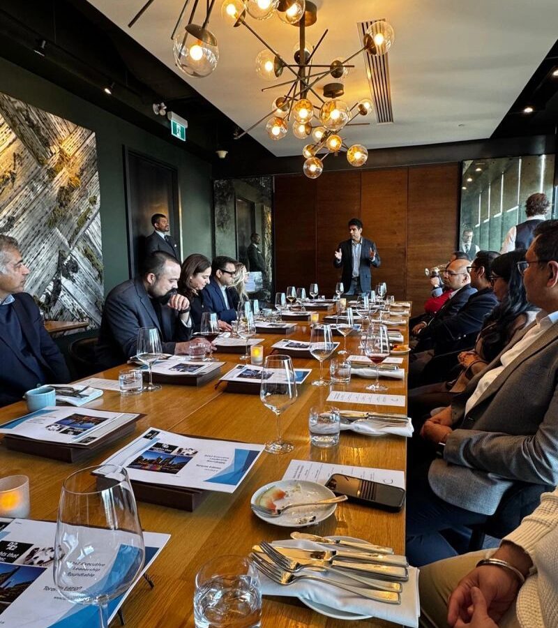 Enterprise leaders in discussion at a D2A2 executive roundtable in Toronto